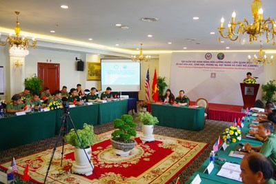 View - 	Tập huấn xác định hàng hóa liên quan đến vũ khí hóa học, sinh học